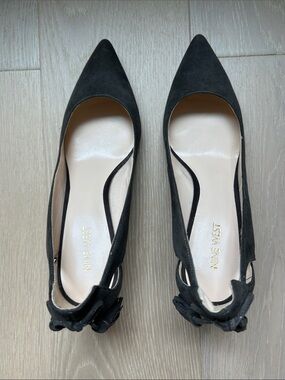 Nine West dark gray pointed -Toe Suede Pumps with Heel Bow
